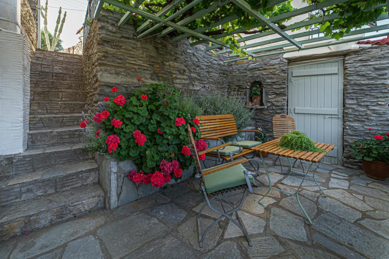 Victoria'S Summerhouse Andros Town Exterior photo