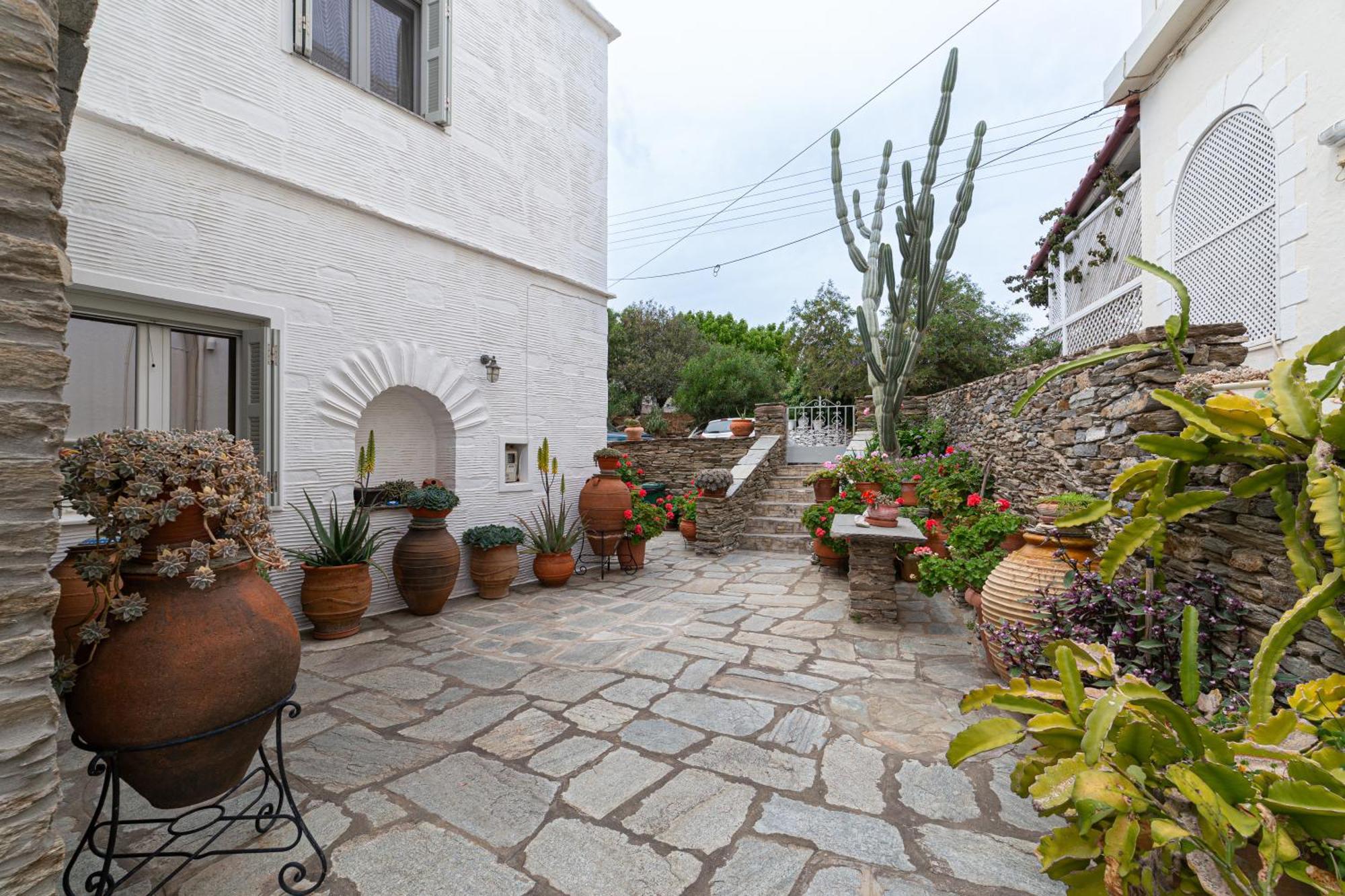 Victoria'S Summerhouse Andros Town Exterior photo